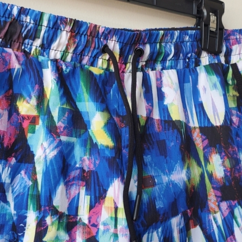 Fabletics Multicolor Shorts - Picture 4 of 6
